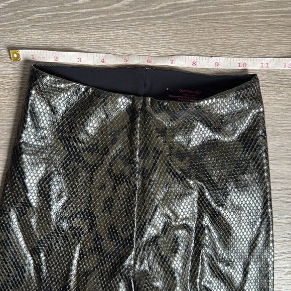 Commando Faux Leather Animal Legging in Moss Snake Small - Picture 9 of 13